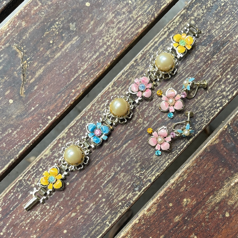 Floral Bracelet and Earring Set with Pearls
